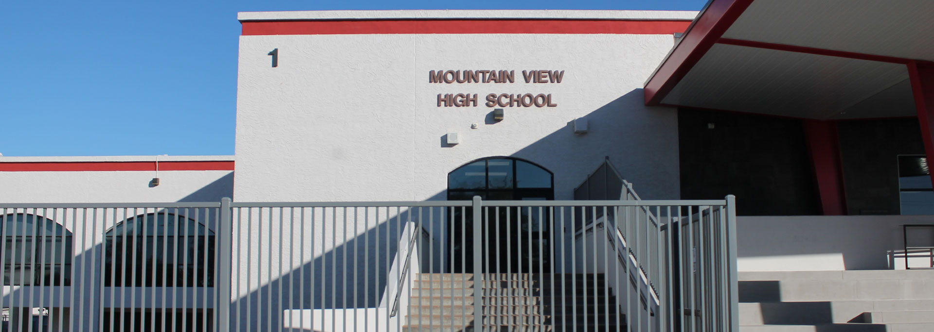 A white building with the words Mountain View High School on the side in red.